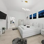 Διαμέρισμα 62qm2, Massageseat, Billard-table, King-sized Bed