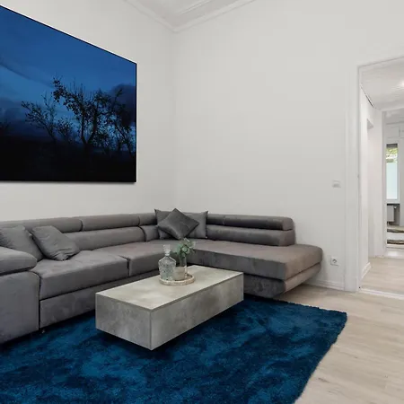 62qm2, Massageseat, Billard-table, King-sized Bed