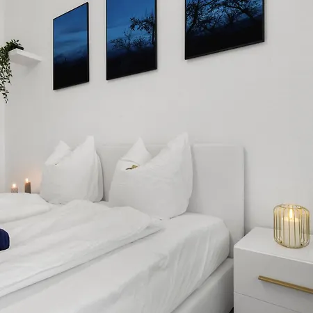 62qm2, Massageseat, Billard-table, King-sized Bed 아파트 베를린