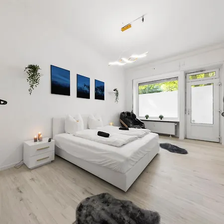 62qm2, Massageseat, Billard-table, King-sized Bed