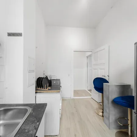 62qm2, Massageseat, Billard-table, King-sized Bed *