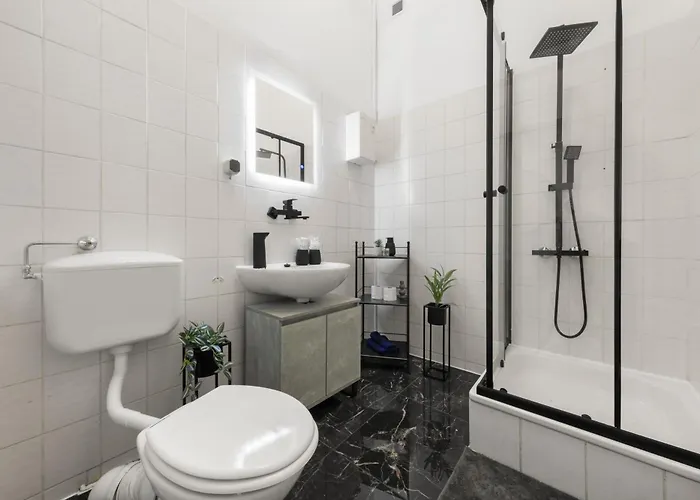 62qm2, Massageseat, Billard-table, King-sized Bed Berlin