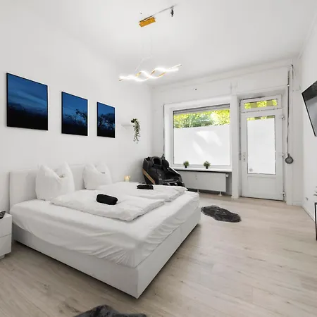 62qm2, Massageseat, Billard-table, King-sized Bed Apartment Berlin